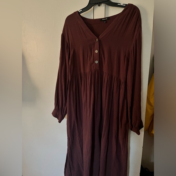 Madewell // Lightspun Button-Front Midi Dress in Dark Fig - Picture 7 of 8